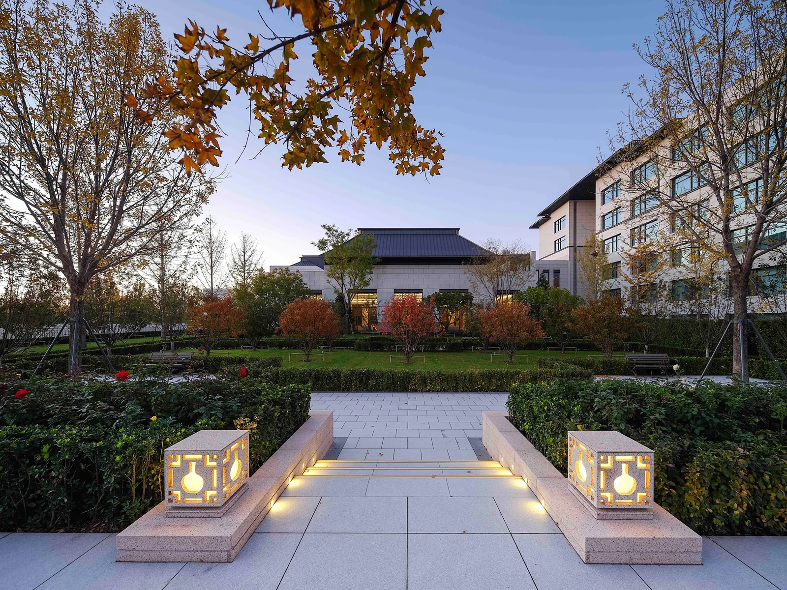 Garden courtyard at Beijing Universal Studio NUO Hotel